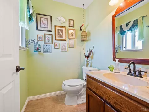 Bath - 189 Vine Dr, Cloverdale, CA 95425 photo 5 of 5