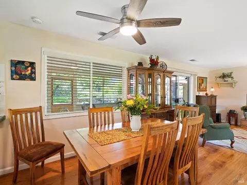 Dining - 189 Vine Dr, Cloverdale, CA 95425 photo 2 of 4