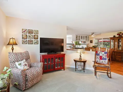 Living - 189 Vine Dr, Cloverdale, CA 95425 photo 3 of 4