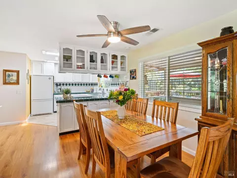 Dining - 189 Vine Dr, Cloverdale, CA 95425 photo 3 of 4