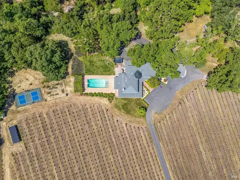 1079 Hedgeside Ave, Napa, CA 94558