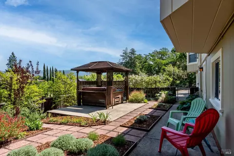 2750 Oak Court Rd, Ukiah, CA 95482