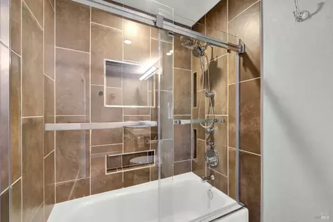Bath - 3002 Poplar Ct, Fairfield, CA 94533 photo 6 of 7