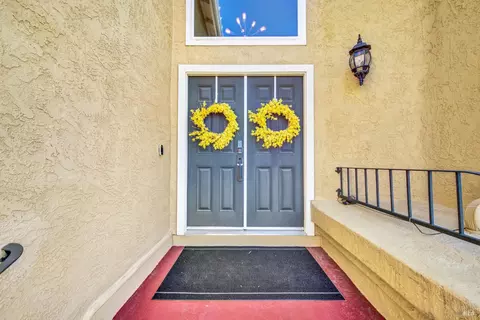 Entry Way - 3002 Poplar Ct, Fairfield, CA 94533 photo 1 of 11