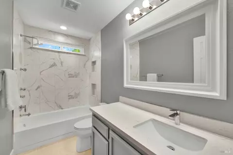 Bath - 3002 Poplar Ct, Fairfield, CA 94533 photo 4 of 7