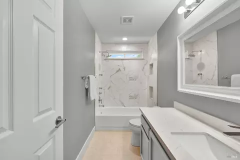 Bath - 3002 Poplar Ct, Fairfield, CA 94533 photo 5 of 7