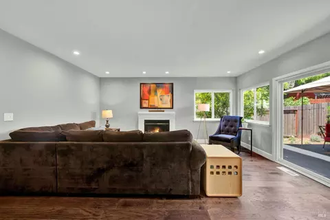 Living - 3002 Poplar Ct, Fairfield, CA 94533 photo 3 of 5