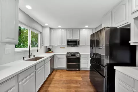 Kitchen - 3002 Poplar Ct, Fairfield, CA 94533 photo 7 of 9