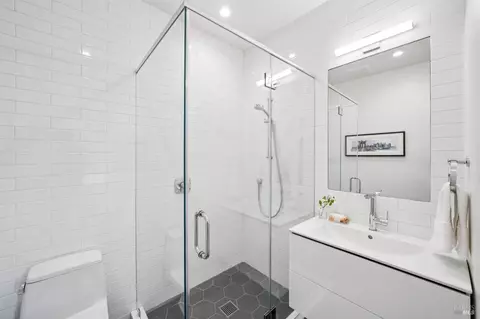 Bath - 475 Molino Ave, Mill Valley, CA 94941 photo 3 of 7