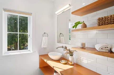 Bath - 475 Molino Ave, Mill Valley, CA 94941 photo 6 of 7