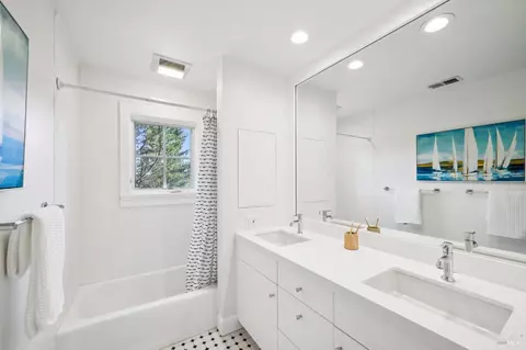 Bath - 475 Molino Ave, Mill Valley, CA 94941 photo 4 of 7