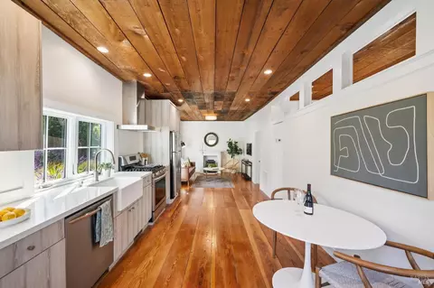 Entry Way - 475 Molino Ave, Mill Valley, CA 94941 photo 5 of 6