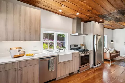 Kitchen - 475 Molino Ave, Mill Valley, CA 94941 photo 4 of 6
