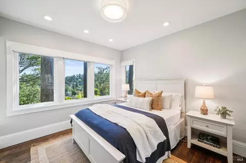Bedroom - 475 Molino Ave, Mill Valley, CA 94941 photo 3 of 8