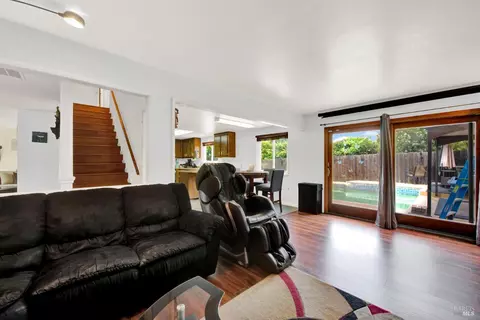 Living - 954 Coventry Ln, Fairfield, CA 94533 photo 7 of 7
