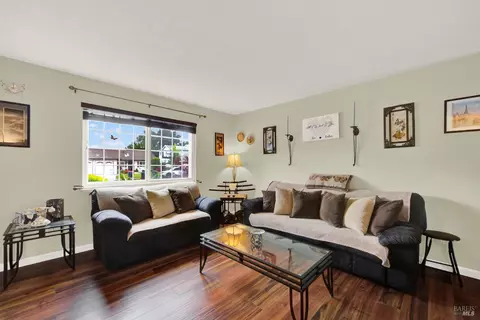 Living - 954 Coventry Ln, Fairfield, CA 94533 photo 1 of 7
