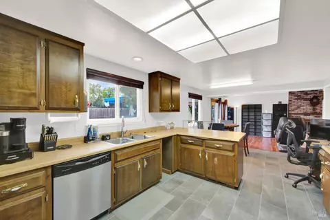 Kitchen - 954 Coventry Ln, Fairfield, CA 94533 photo 2 of 5