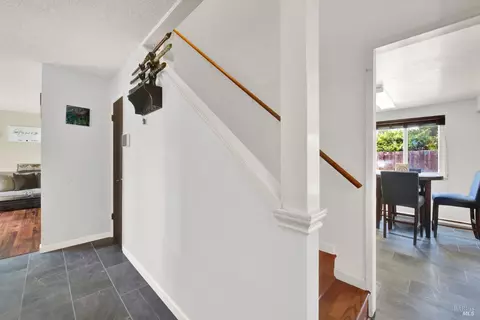 Entry Way - 954 Coventry Ln, Fairfield, CA 94533 photo 4 of 7