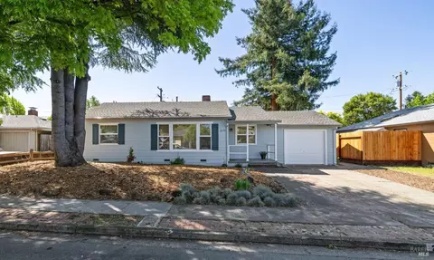 2638 Valley Center Dr, Santa Rosa, CA 95405