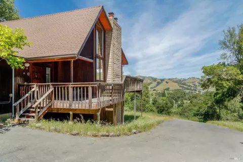 18 Meadow Ln, Novato, CA 94947