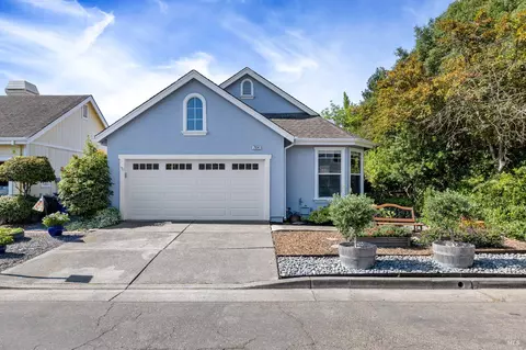 704 Mills Brothers Ct, Windsor, CA 95492