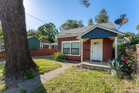 Exterior - 30 W Oak St, Willits, CA 95490 photo 2 of 9