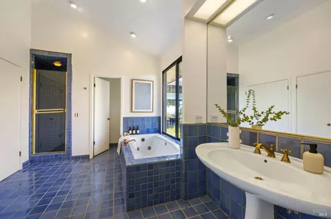 Bath - 100 Rolling Hills Rd, Tiburon, CA 94920 photo 1 of 4