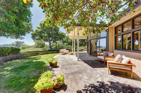 Exterior - 100 Rolling Hills Rd, Tiburon, CA 94920 photo 7 of 20