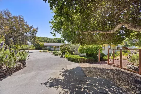Exterior - 100 Rolling Hills Rd, Tiburon, CA 94920 photo 5 of 20