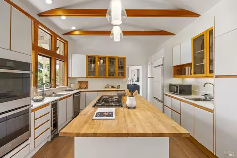 Kitchen - 100 Rolling Hills Rd, Tiburon, CA 94920 photo 2 of 2