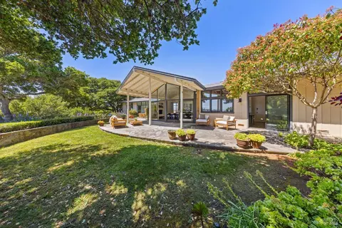 Exterior - 100 Rolling Hills Rd, Tiburon, CA 94920 photo 6 of 20