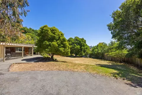 Exterior - 100 Rolling Hills Rd, Tiburon, CA 94920 photo 18 of 20