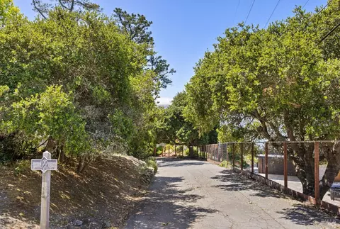 Exterior - 100 Rolling Hills Rd, Tiburon, CA 94920 photo 4 of 20