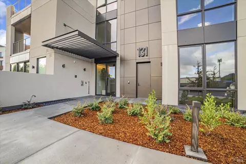 131 Sawmill Cir #203, Healdsburg, CA 95448