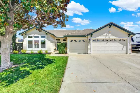 370 Anchor Ct, Dixon, CA 95620