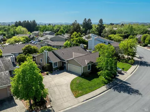 1715 Northstar Dr, Petaluma, CA 94954