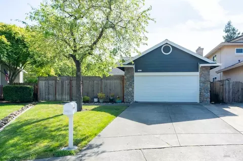 829 Winton Dr, Petaluma, CA 94954