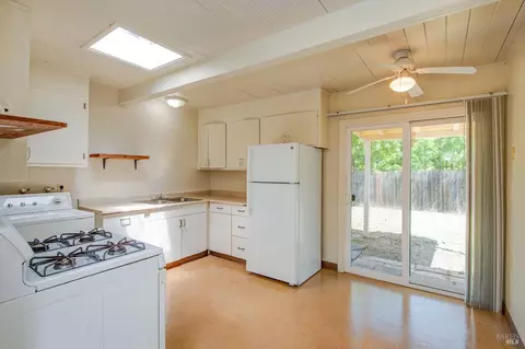 1450 Magazine St, Vallejo, CA 94591 photo 6