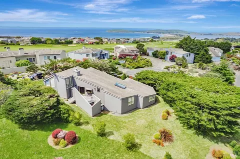 102 Widgen Ct, Bodega Bay, CA 94923