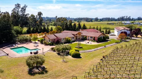 8323 Petaluma Hill Rd, Penngrove, CA 94951