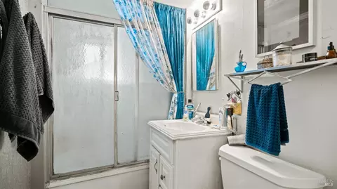 Bath - 306 Else Way, Cloverdale, CA 95425 photo 1 of 1