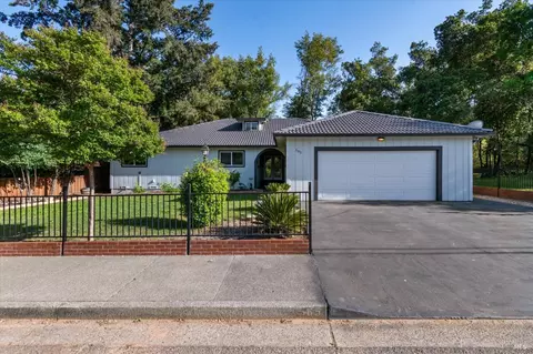 585 W 2nd St, Cloverdale, CA 95425
