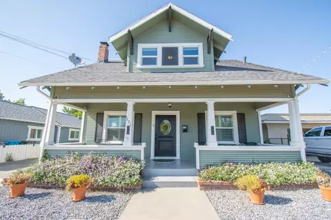 231 E Mayes St, Dixon, CA 95620