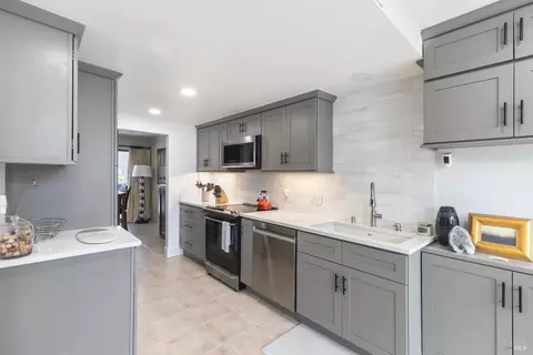 Kitchen - 553 Kings Rd, Alameda, CA 94501 photo 2 of 6