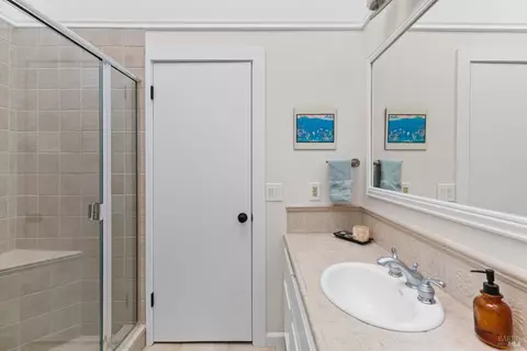 Bath - 553 Kings Rd, Alameda, CA 94501 photo 4 of 7