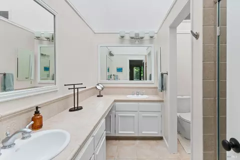 Bath - 553 Kings Rd, Alameda, CA 94501 photo 2 of 7