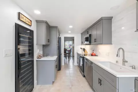 Kitchen - 553 Kings Rd, Alameda, CA 94501 photo 3 of 6