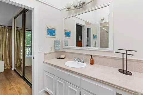 Bath - 553 Kings Rd, Alameda, CA 94501 photo 3 of 7