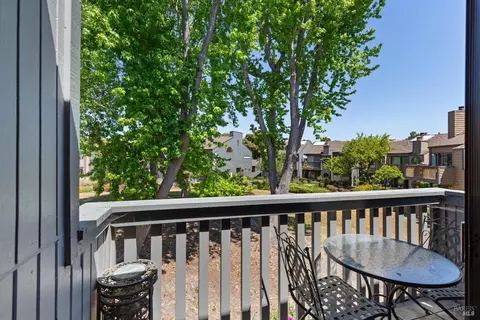 Exterior - 553 Kings Rd, Alameda, CA 94501 photo 4 of 6