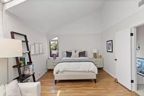 Bedroom - 553 Kings Rd, Alameda, CA 94501 photo 5 of 6